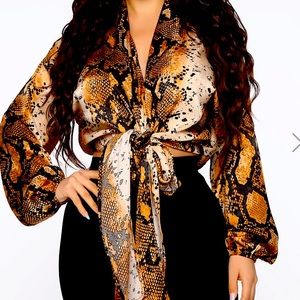 Fashion Nova tie up/button up blouse